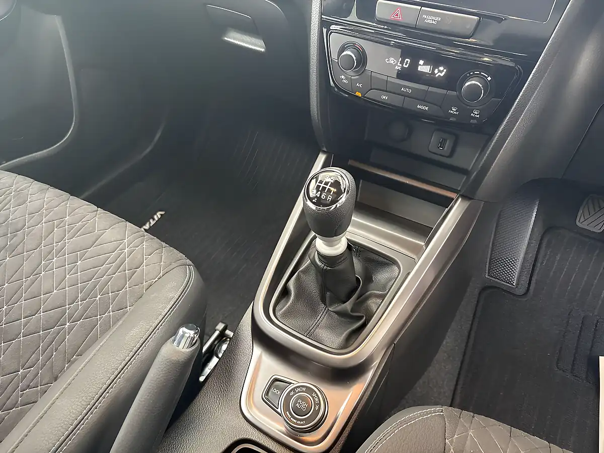 Used 2025 Suzuki Vitara Ultra Yellow - Interior and Exterior details 13