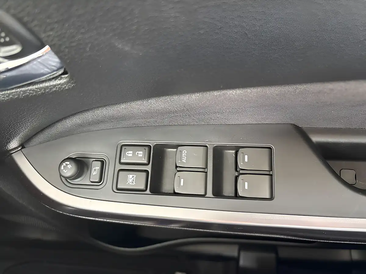 Used 2025 Suzuki Vitara Ultra Yellow - Interior and Exterior details 16