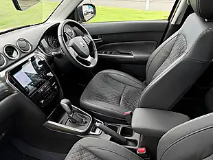 Used 2025 Suzuki Vitara Ultra Yellow - Interior and Exterior details 11