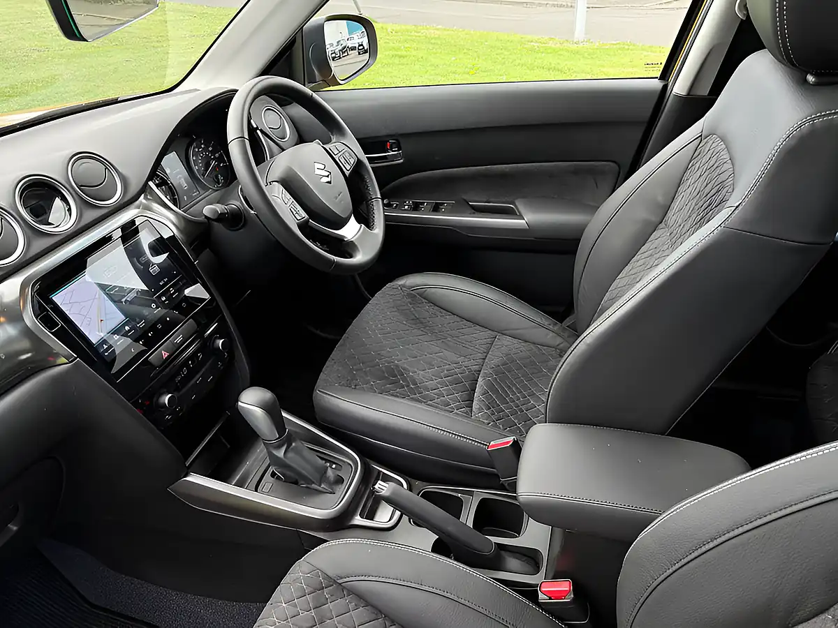 Used 2025 Suzuki Vitara Ultra Yellow - Interior and Exterior details 11