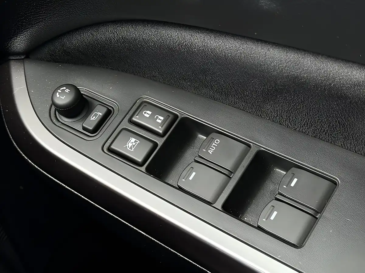 Used 2025 Suzuki Vitara Ultra Yellow - Interior and Exterior details 19