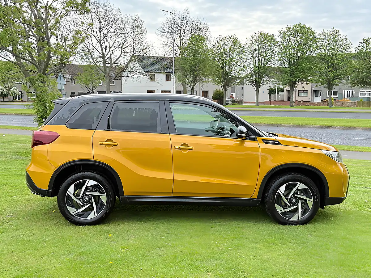 Used 2025 Suzuki Vitara Ultra Yellow - Interior and Exterior details 7