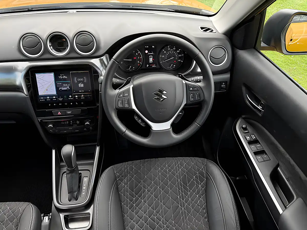 Used 2025 Suzuki Vitara Ultra Yellow - Interior and Exterior details 8