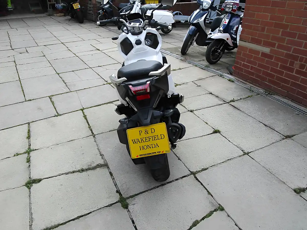 Used 2025 Sym Adx 125 White - Interior and Exterior details 12