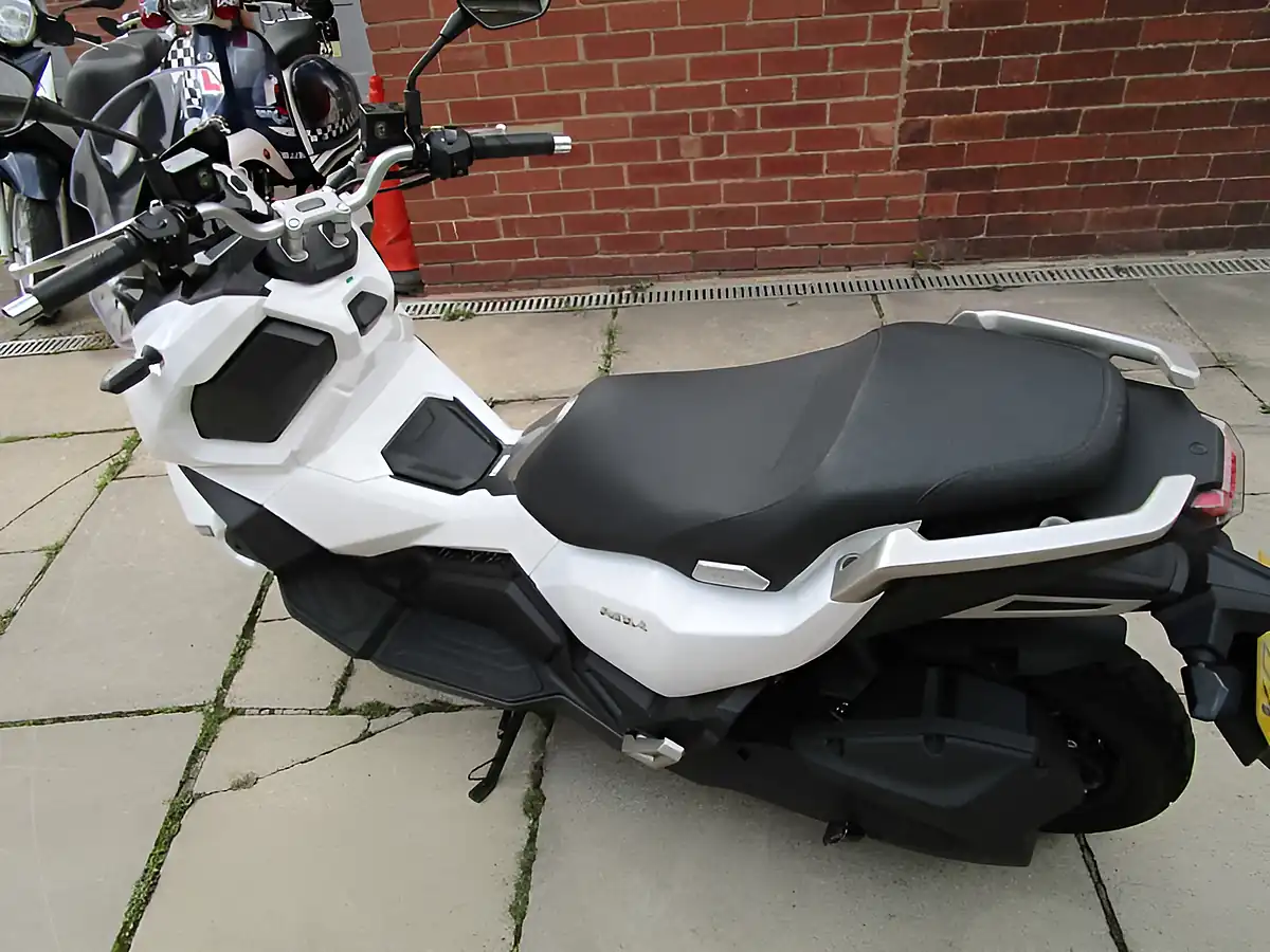 Used 2025 Sym Adx 125 White - Interior and Exterior details 11