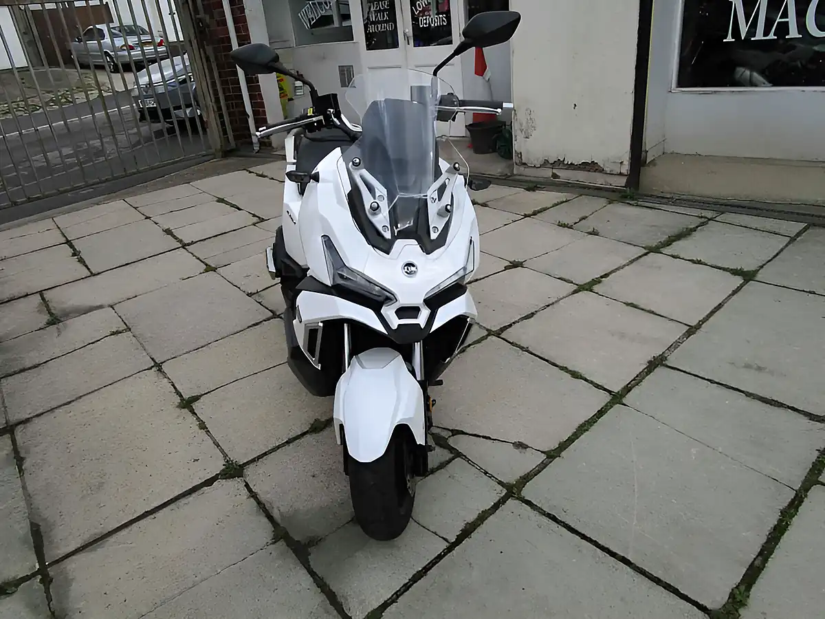 Used 2025 Sym Adx 125 White - Interior and Exterior details 5