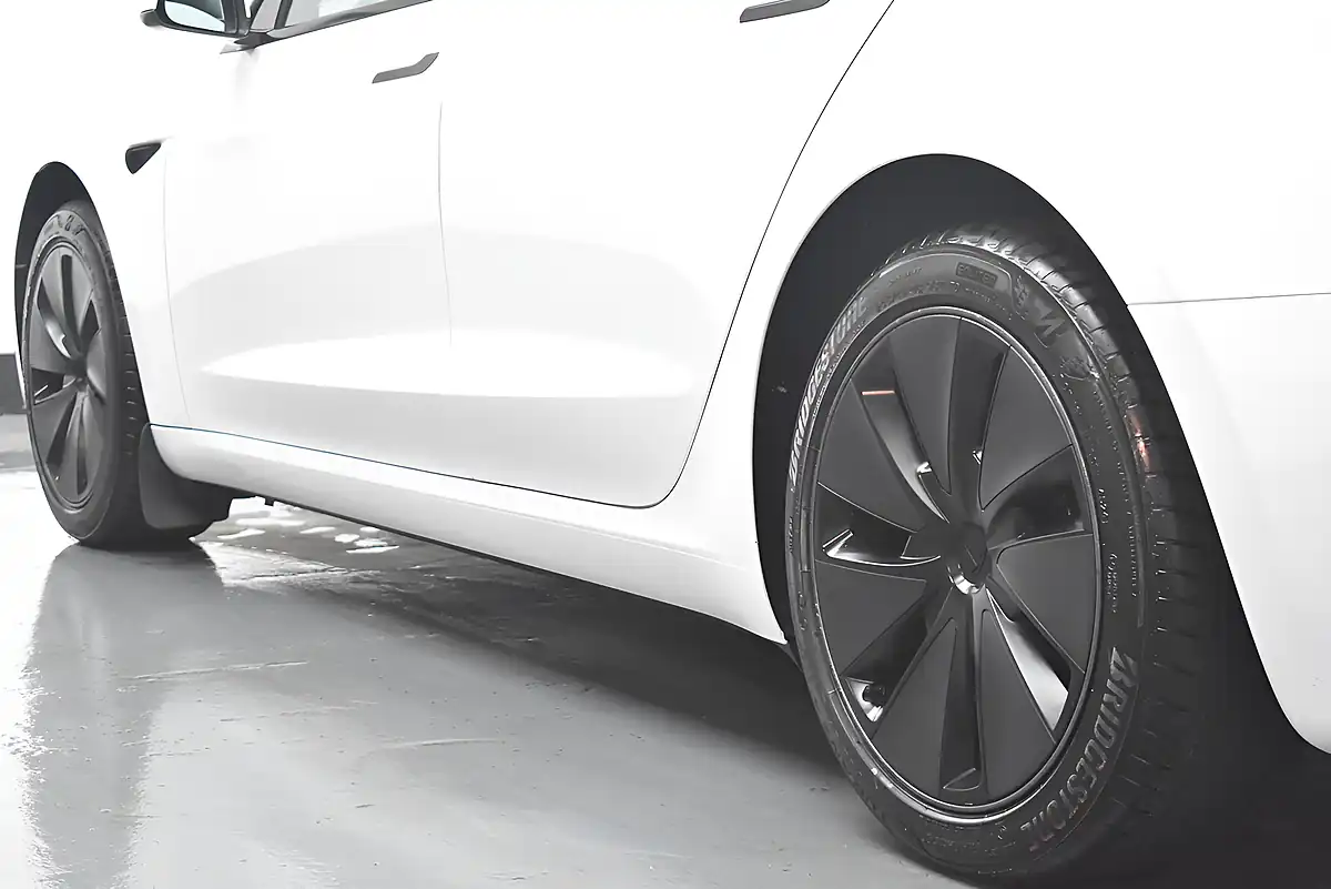 Used 2025 Tesla Model 3 White - Interior and Exterior details 10