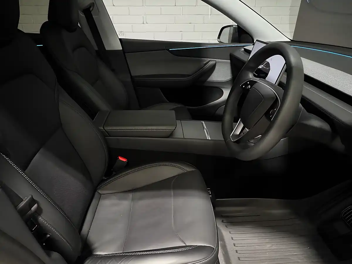 Used 2025 Tesla Model Y Long Range Grey - Interior and Exterior details 4