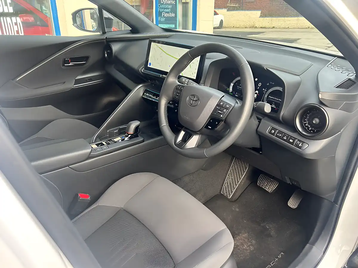 Used 2025 Toyota C-Hr Design White - Interior and Exterior details 10