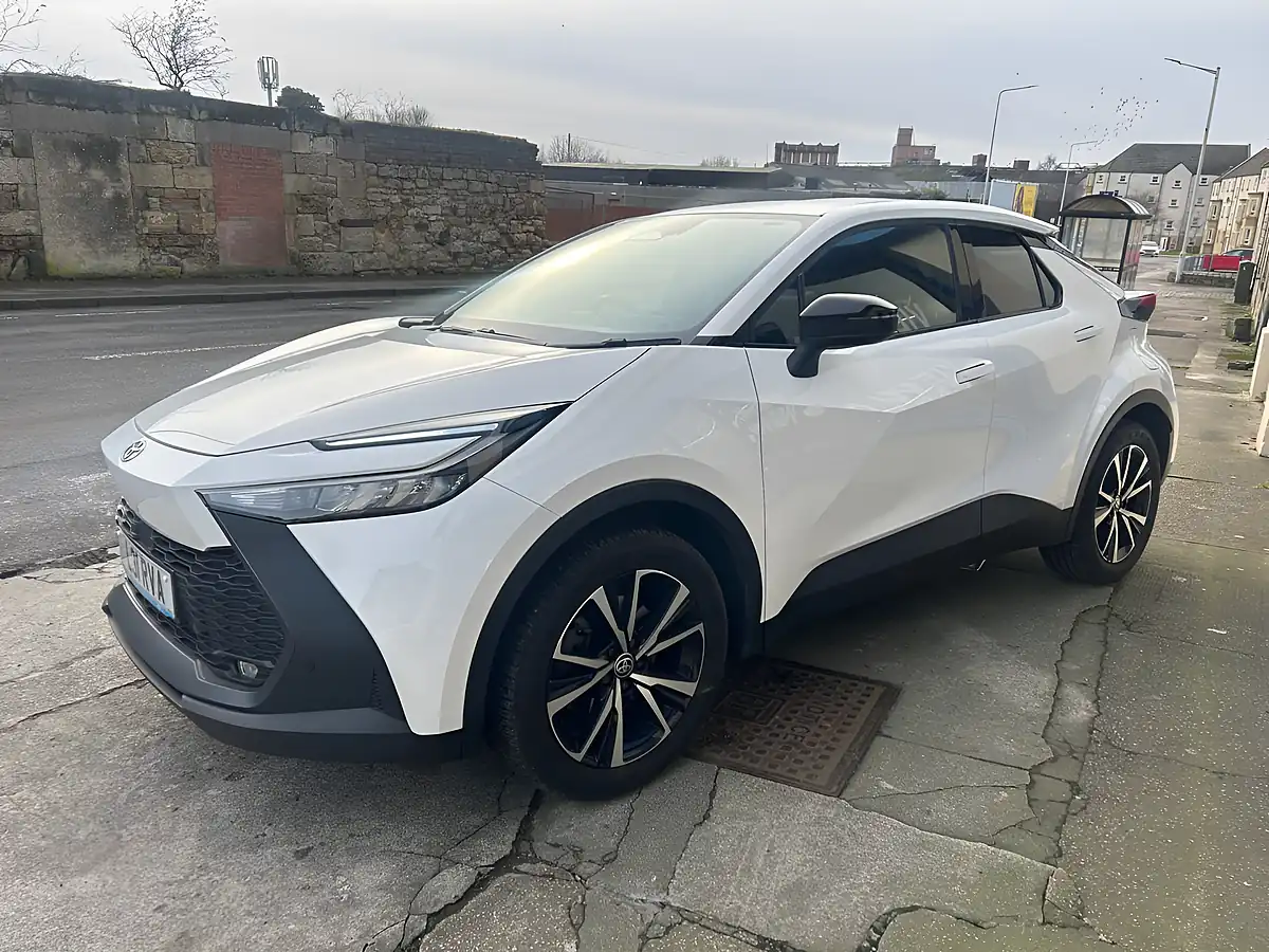 Used 2025 Toyota C-Hr Design White - Interior and Exterior details 11