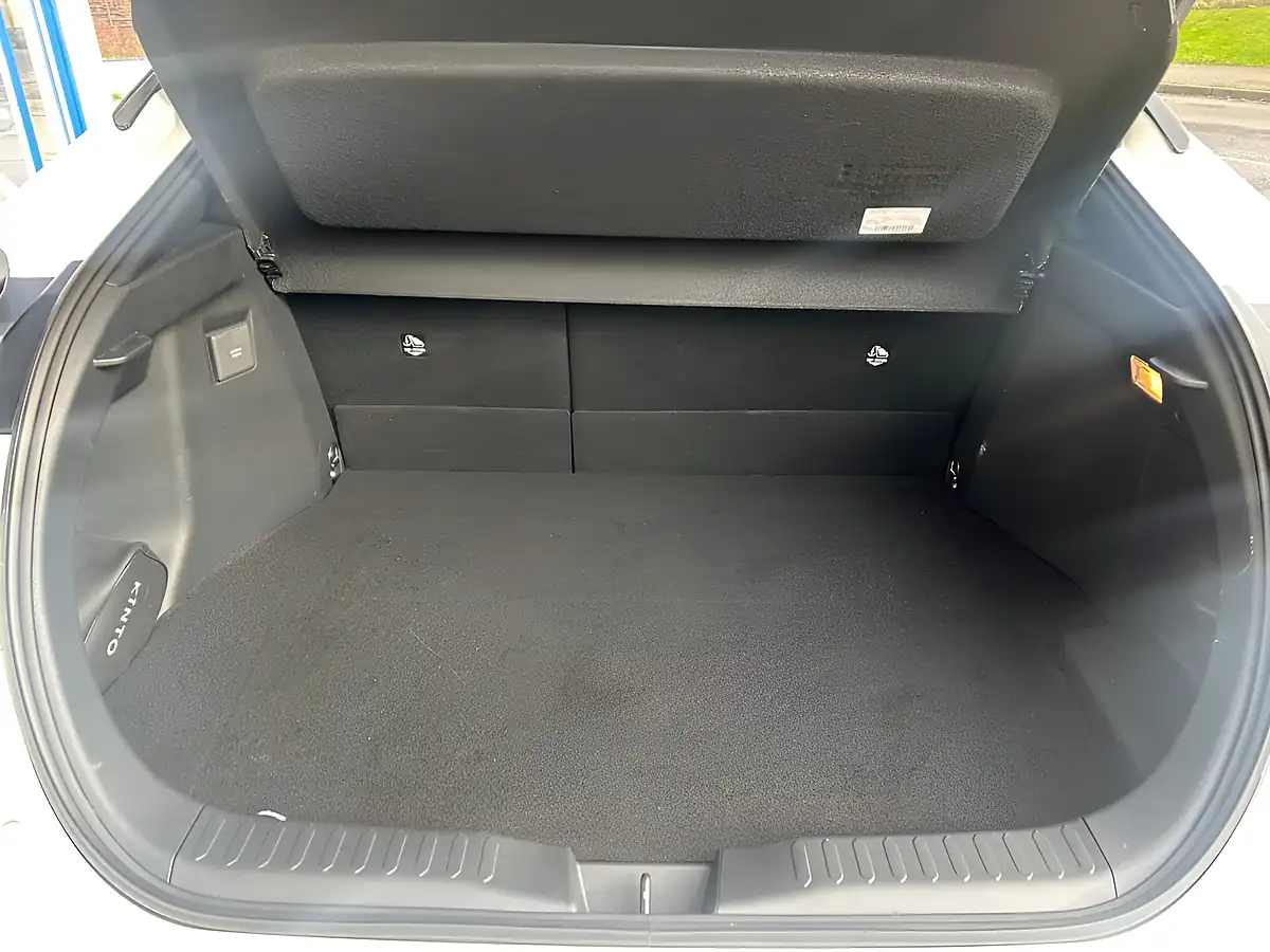 Used 2025 Toyota C-Hr Design White - Interior and Exterior details 14