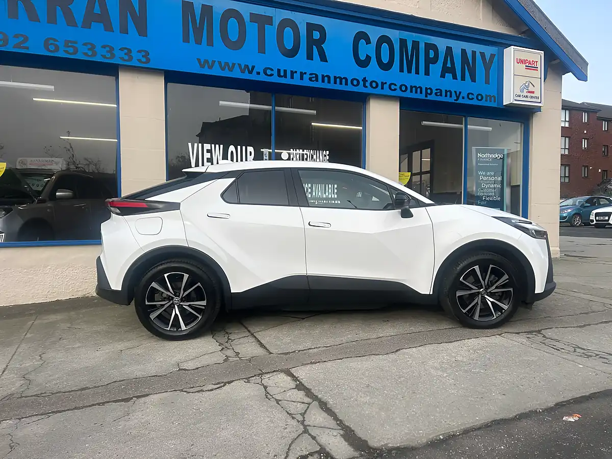 Used 2025 Toyota C-Hr Design White - Interior and Exterior details 17