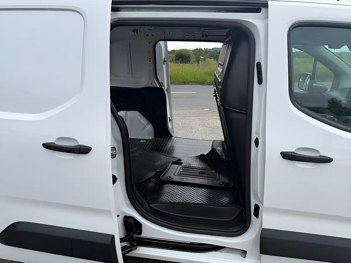Used 2025 Toyota Proace City Icon White - Interior and Exterior details 10