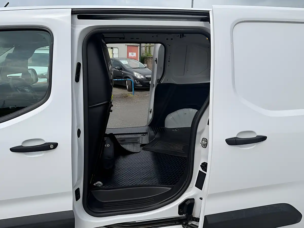 Used 2025 Toyota Proace City Icon White - Interior and Exterior details 12