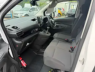 Used 2025 Toyota Proace City Icon White - Interior and Exterior details 13