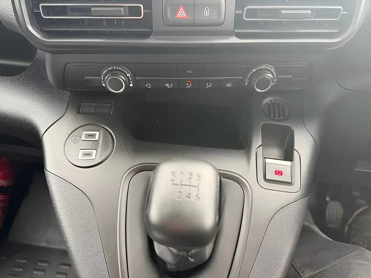 Used 2025 Toyota Proace City Icon White - Interior and Exterior details 16