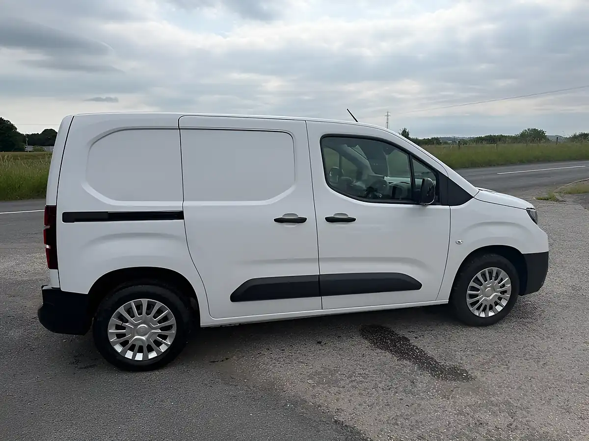 Used 2025 Toyota Proace City Icon White - Interior and Exterior details 3
