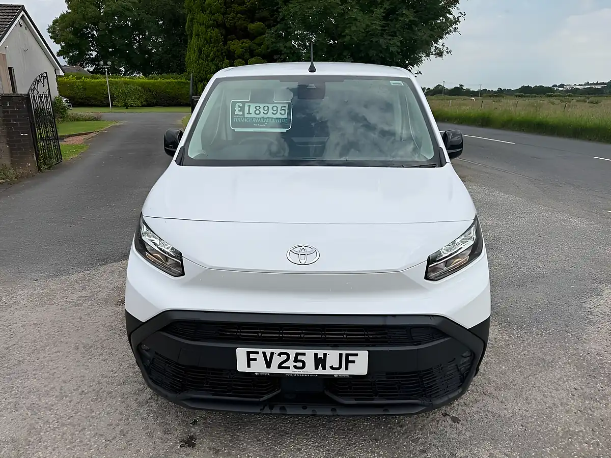Used 2025 Toyota Proace City Icon White - Interior and Exterior details 9