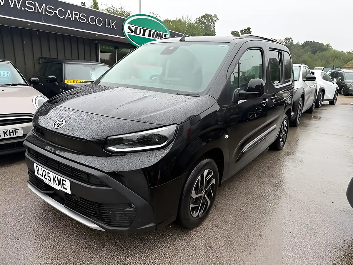 Used 2025 Toyota Proace City Verso Design Black - Front View