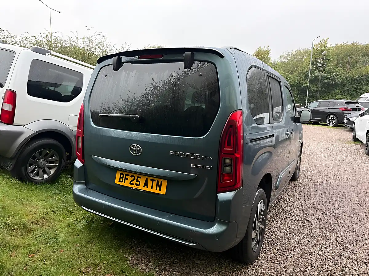 Used 2025 Toyota Proace City Verso Design Short Blue - Interior and Exterior details 12