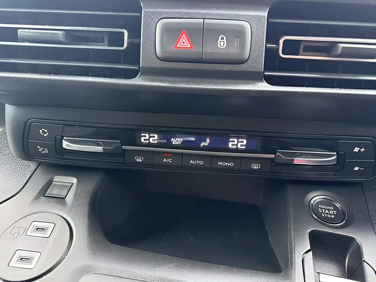 Used 2025 Toyota Proace City Verso Design Short Blue - Interior and Exterior details 9