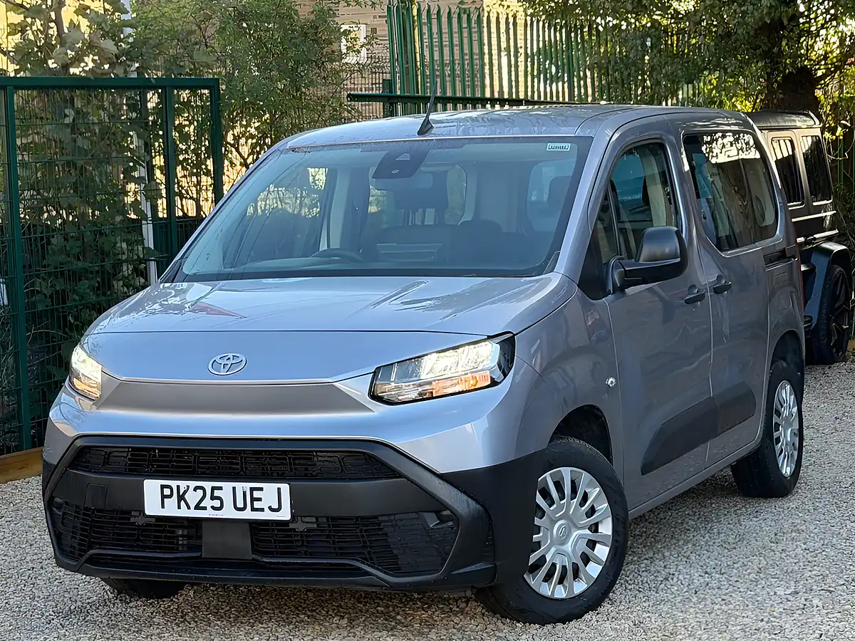 Used 2025 Toyota Proace City Verso Icon Grey - Interior and Exterior details 10