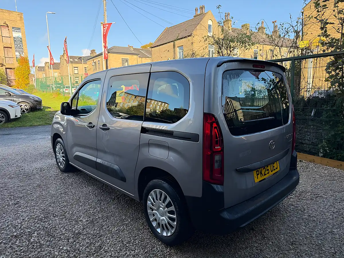 Used 2025 Toyota Proace City Verso Icon Grey - Interior and Exterior details 11