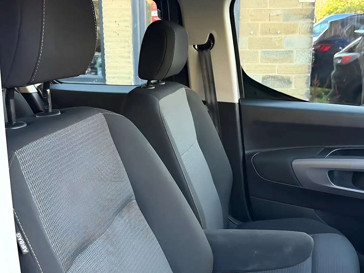 Used 2025 Toyota Proace City Verso Icon Grey - Interior and Exterior details 12