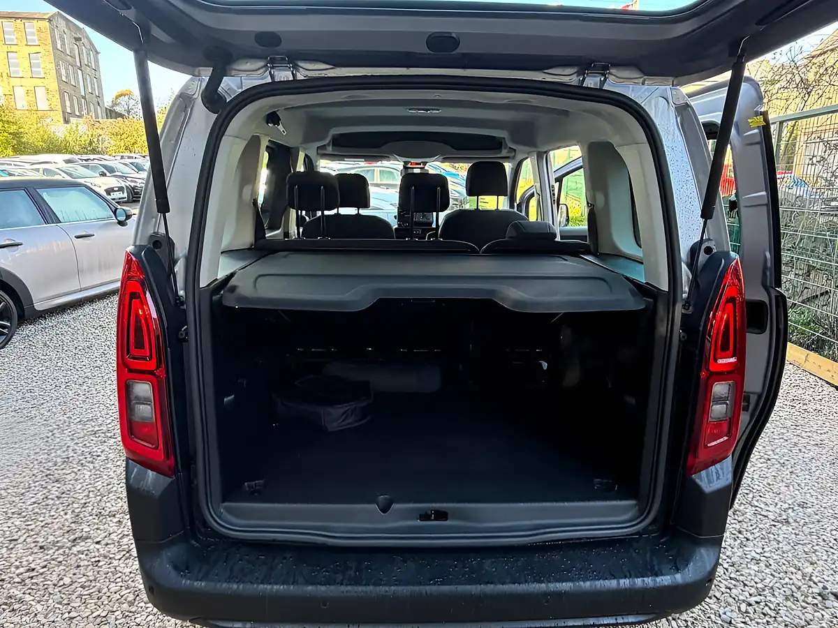 Used 2025 Toyota Proace City Verso Icon Grey - Interior and Exterior details 13