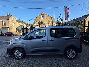 Used 2025 Toyota Proace City Verso Icon Grey - Interior and Exterior details 4