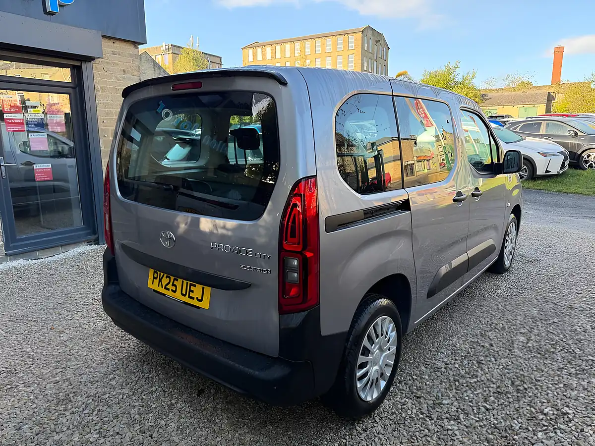 Used 2025 Toyota Proace City Verso Icon Grey - Interior and Exterior details 8