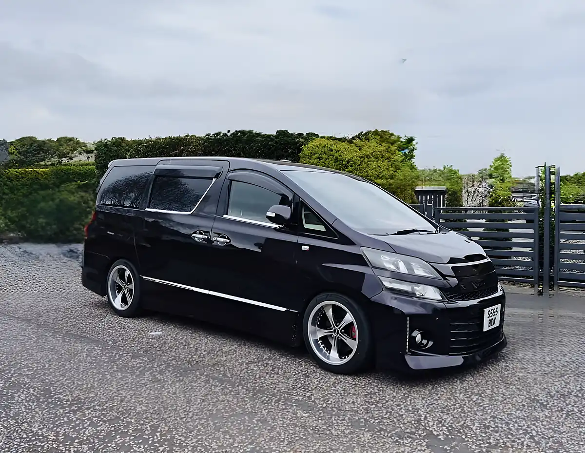 Used 2025 Toyota Vellfire Purple - Front View