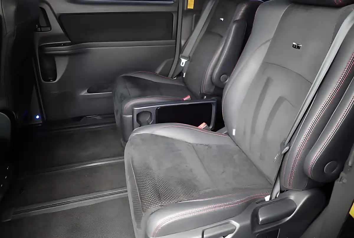Used 2025 Toyota Vellfire Purple - Interior and Exterior details 12