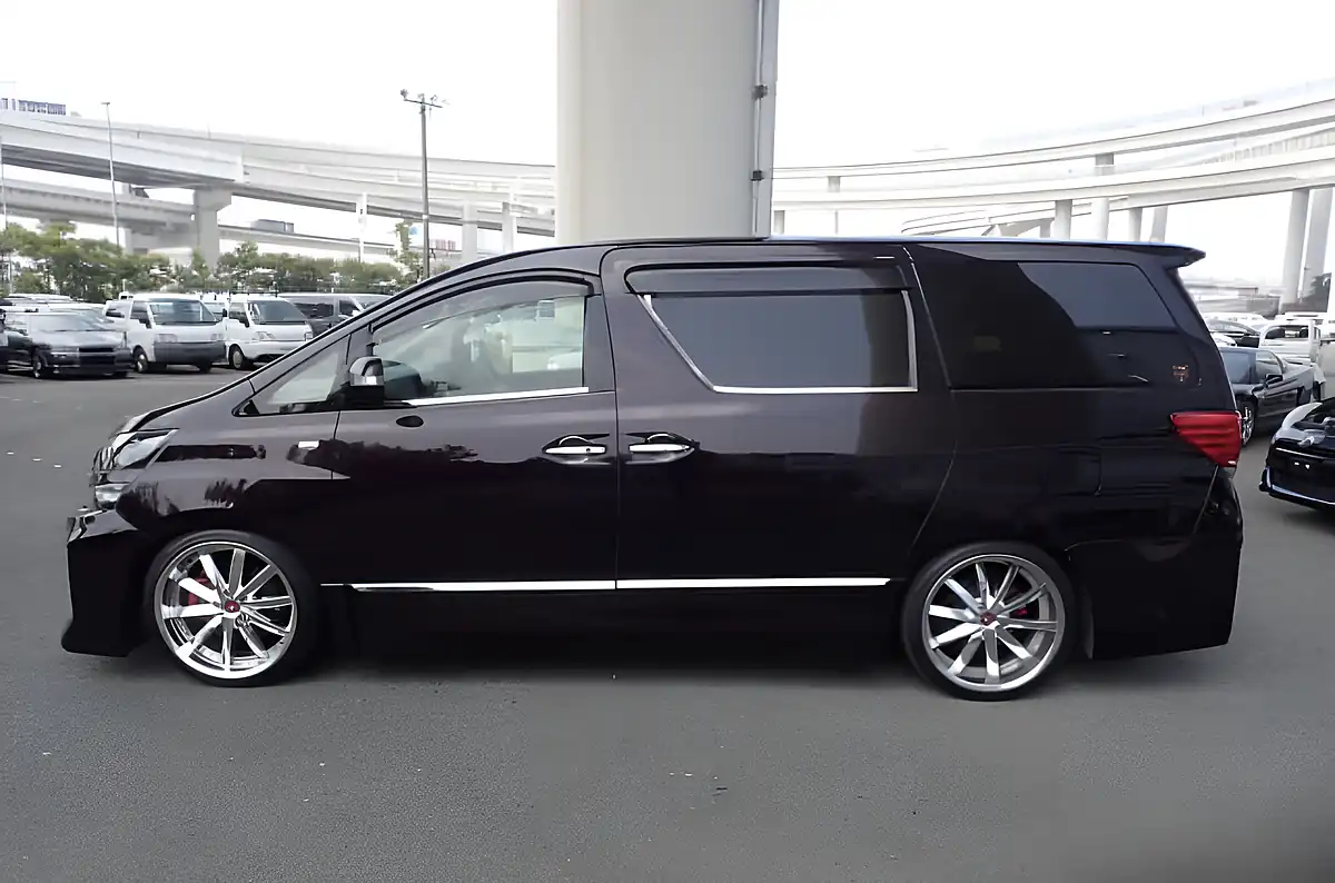 Used 2025 Toyota Vellfire Purple - Interior and Exterior details 6