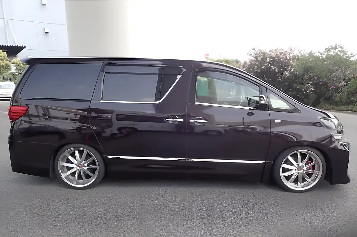 Used 2025 Toyota Vellfire Purple - Interior and Exterior details 7