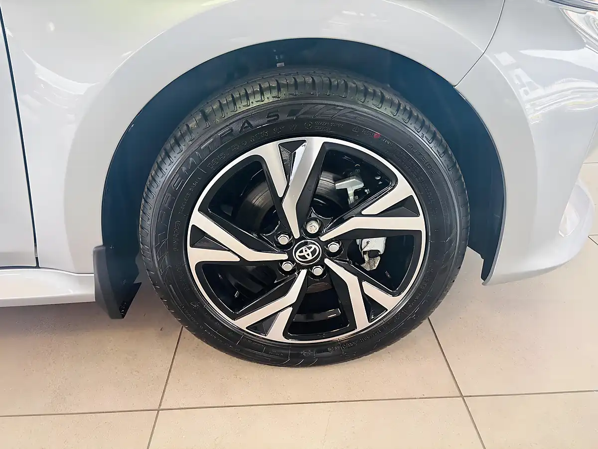 Used 2025 Toyota Yaris Design Silver - Interior and Exterior details 10