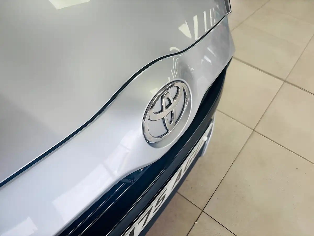 Used 2025 Toyota Yaris Design Silver - Interior and Exterior details 13