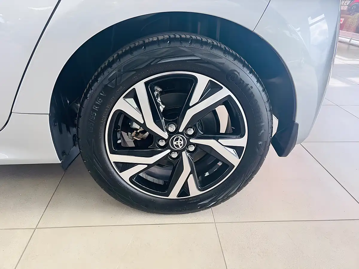 Used 2025 Toyota Yaris Design Silver - Interior and Exterior details 16