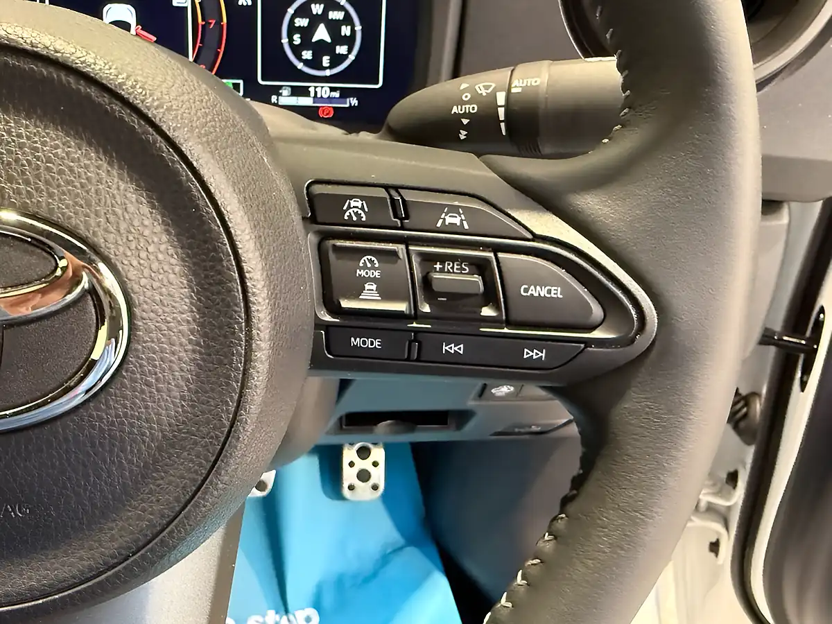 Used 2025 Toyota Yaris Gr Pure White - Interior and Exterior details 18