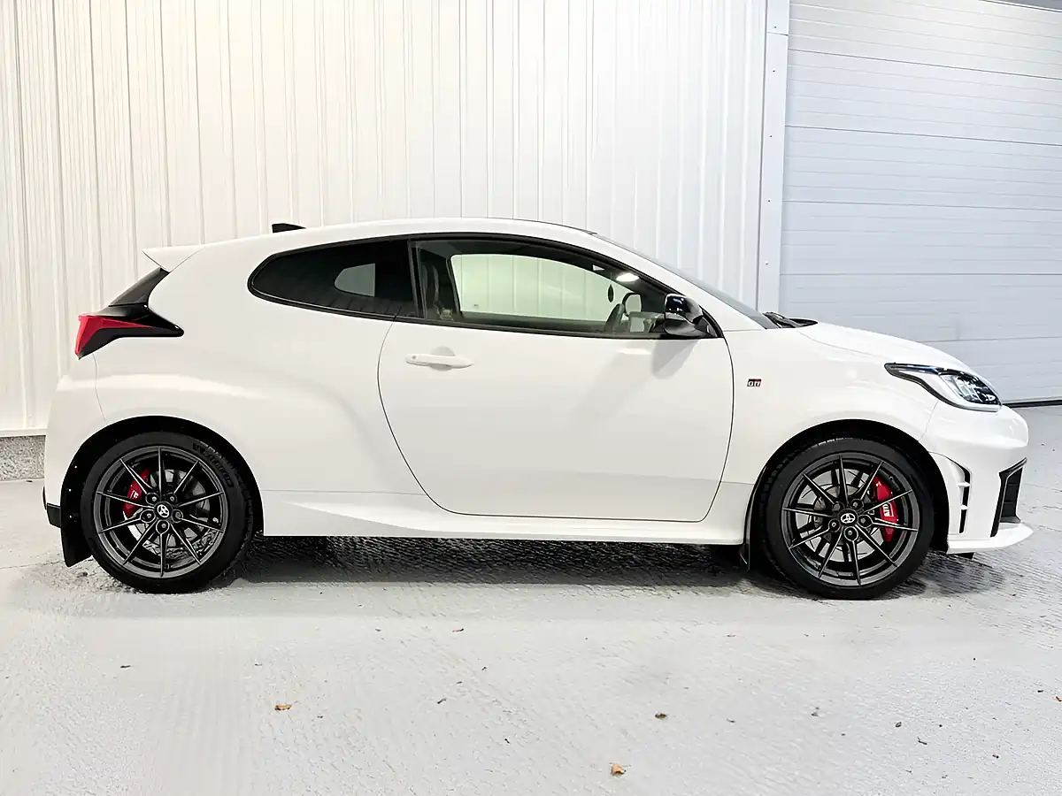 Used 2025 Toyota Yaris Gr Pure White - Interior and Exterior details 4