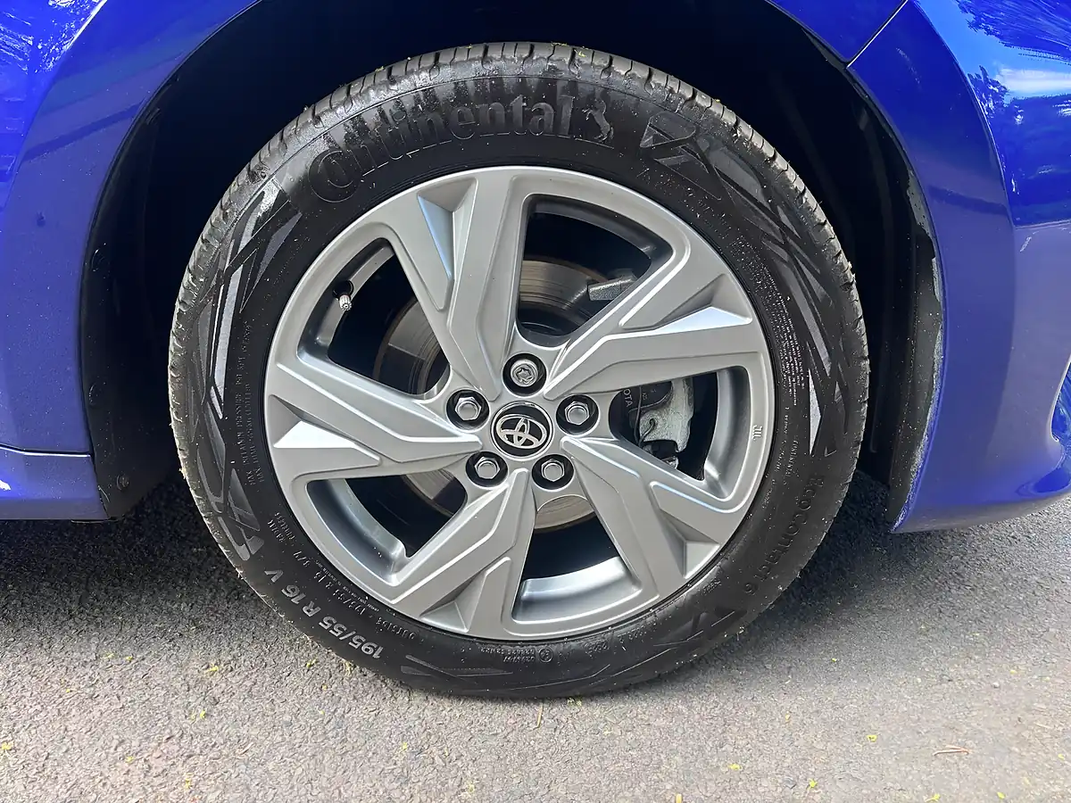 Used 2025 Toyota Yaris Icon Blue - Interior and Exterior details 16