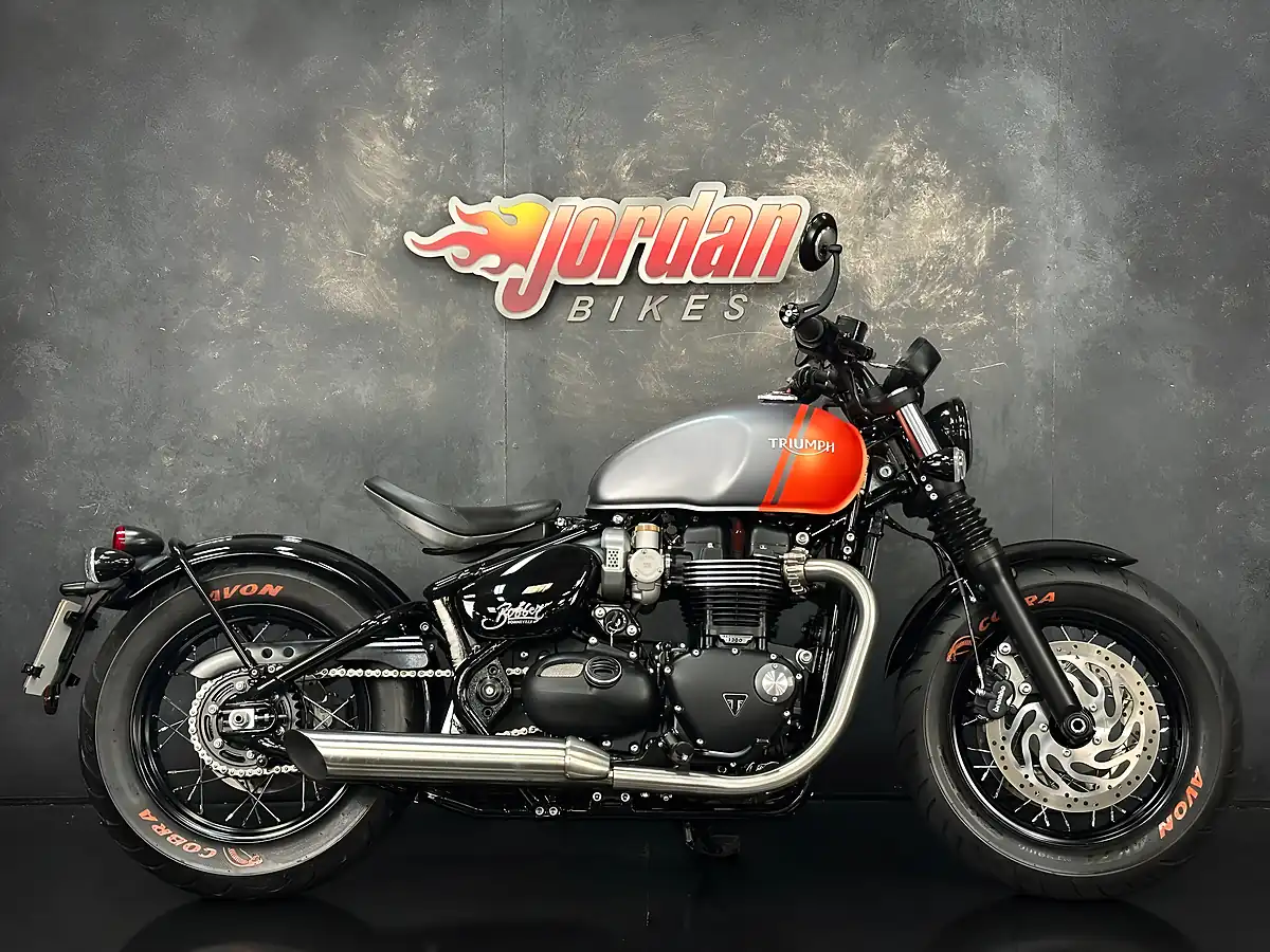 Used 2025 Triumph Bobber 1200 Modern Classics Grey - Front View