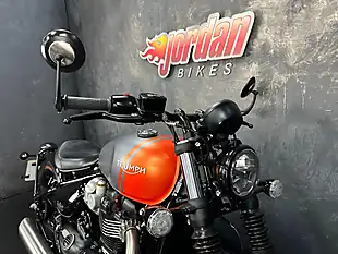 Used 2025 Triumph Bobber 1200 Modern Classics Grey - Interior and Exterior details 10