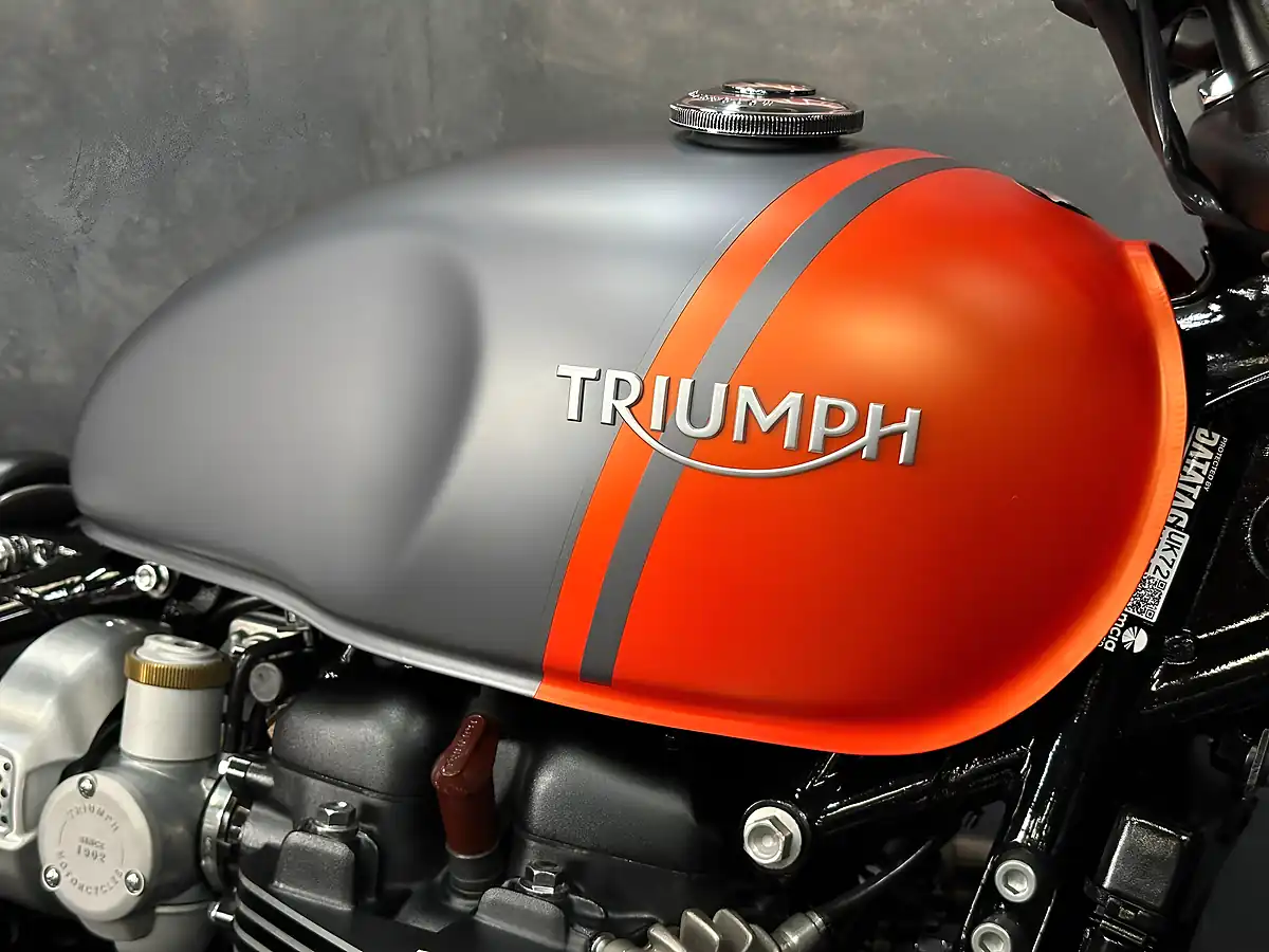 Used 2025 Triumph Bobber 1200 Modern Classics Grey - Interior and Exterior details 12