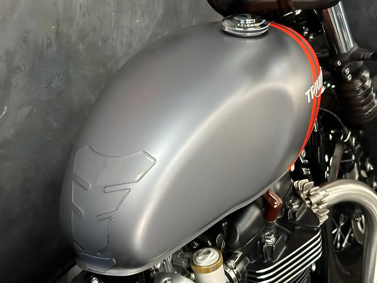 Used 2025 Triumph Bobber 1200 Modern Classics Grey - Interior and Exterior details 14