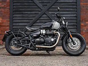 Used 2025 Triumph Bonneville Bobber Jet Black & Ash Grey - Interior and Exterior details 15