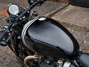 Used 2025 Triumph Bonneville Bobber Jet Black & Ash Grey - Interior and Exterior details 19