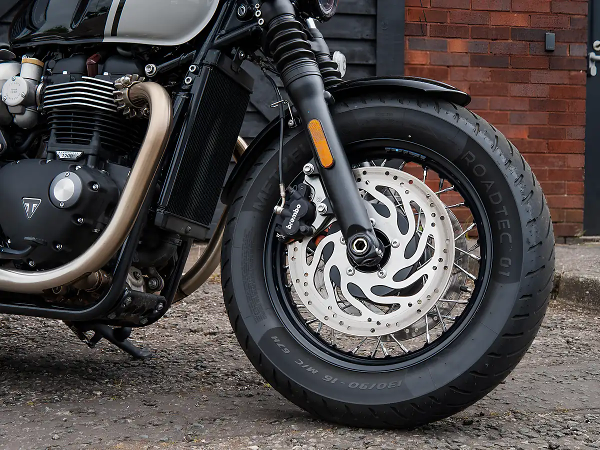 Used 2025 Triumph Bonneville Bobber Jet Black & Ash Grey - Interior and Exterior details 7