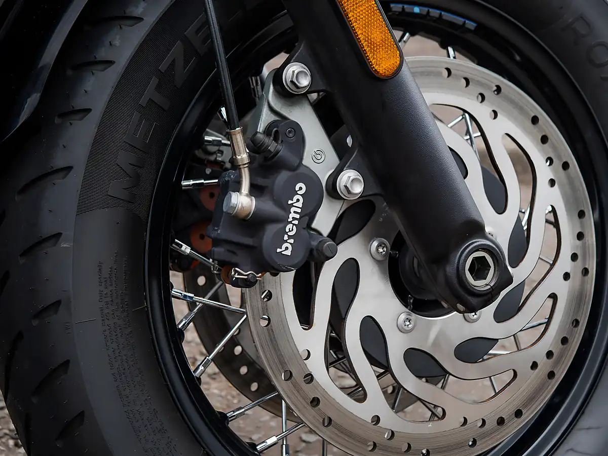 Used 2025 Triumph Bonneville Bobber Jet Black & Ash Grey - Interior and Exterior details 9