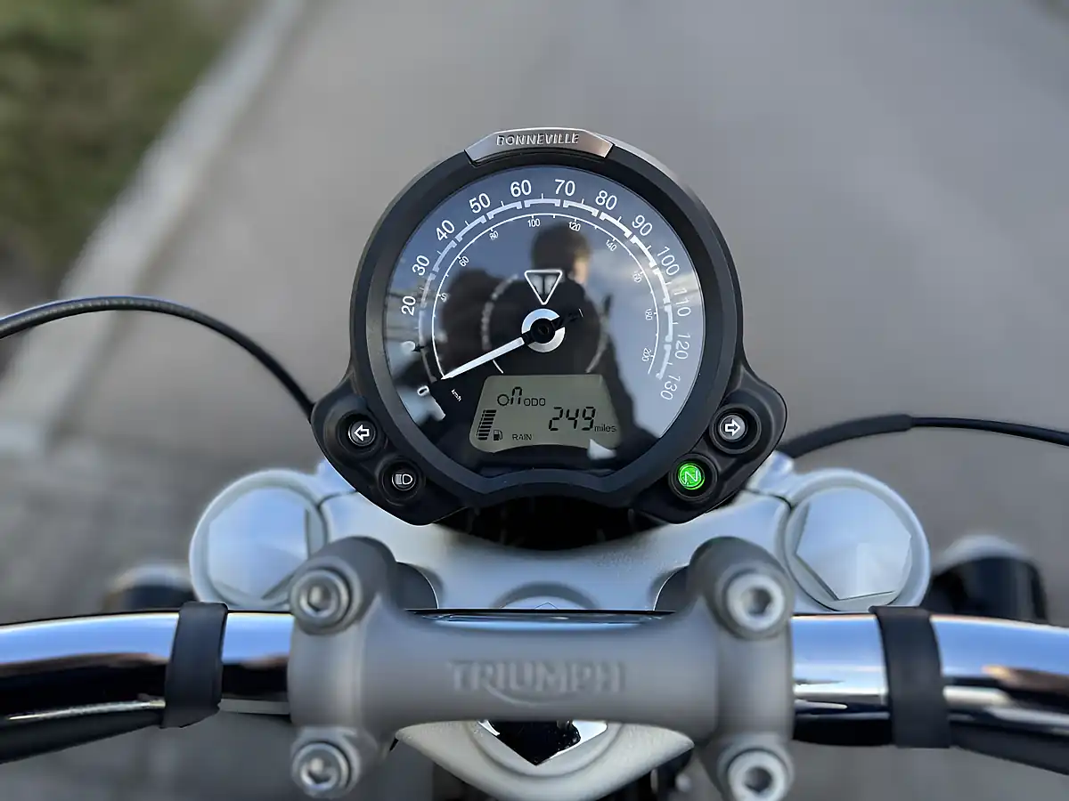 Used 2025 Triumph Bonneville Speedmaster Classic Blue/Silver - Interior and Exterior details 11
